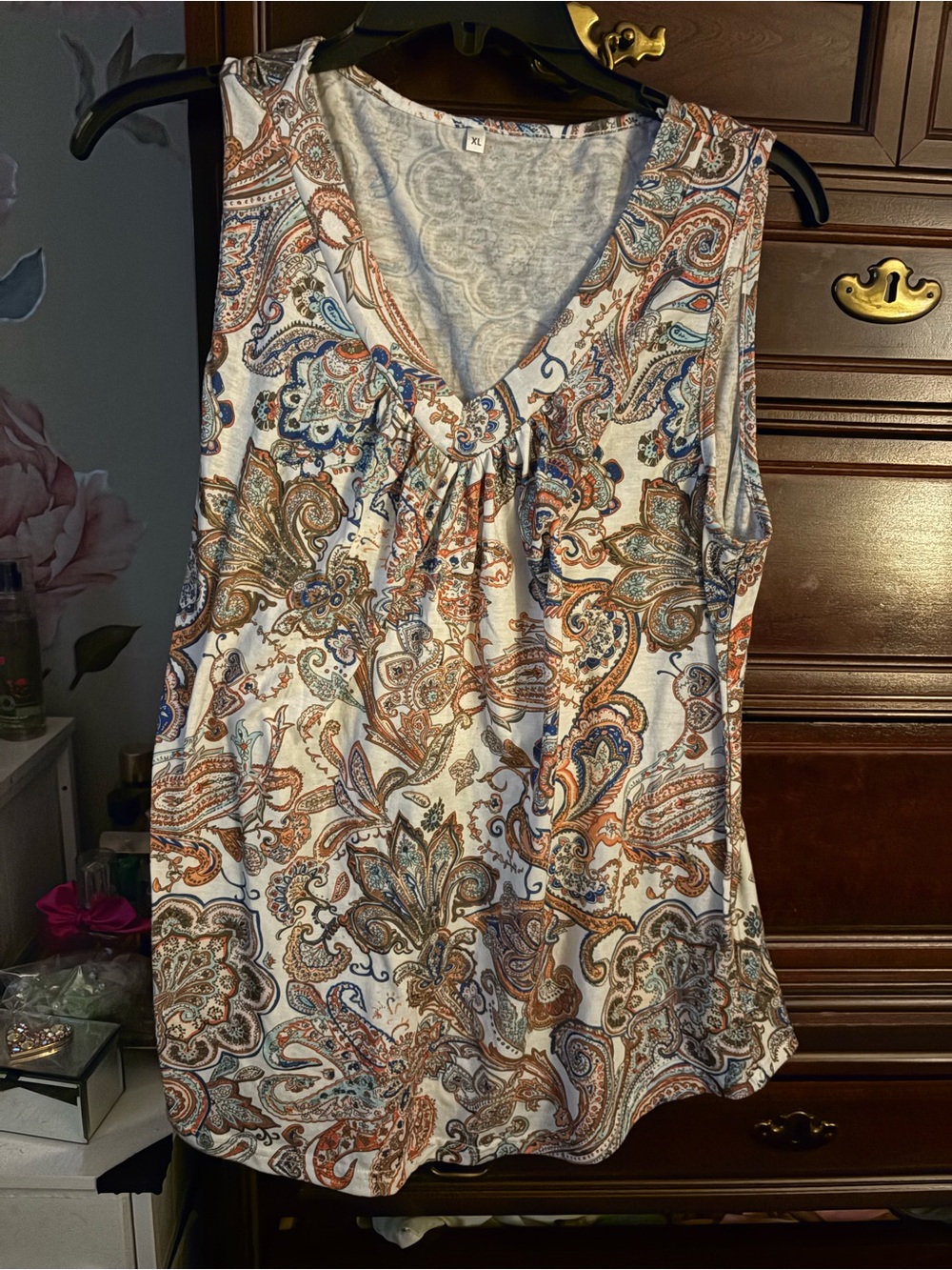 V-Neck Sleeveless Paisley Tank Top in Ivory and Rust